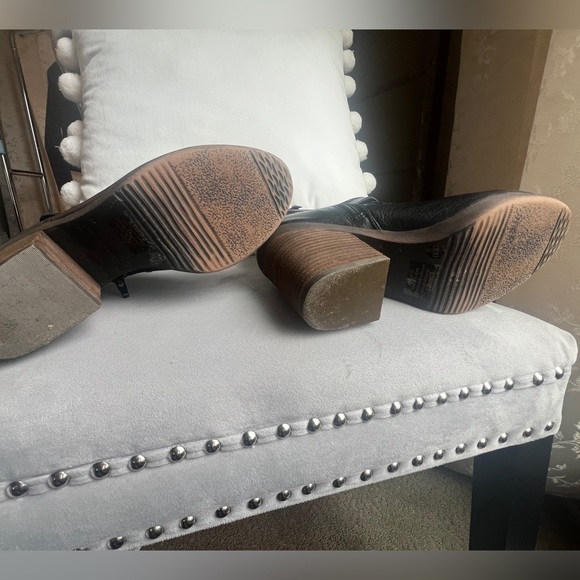 Lucky Brand Black Leather Boots-Size 8.5M EUC - Picture 5 of 8